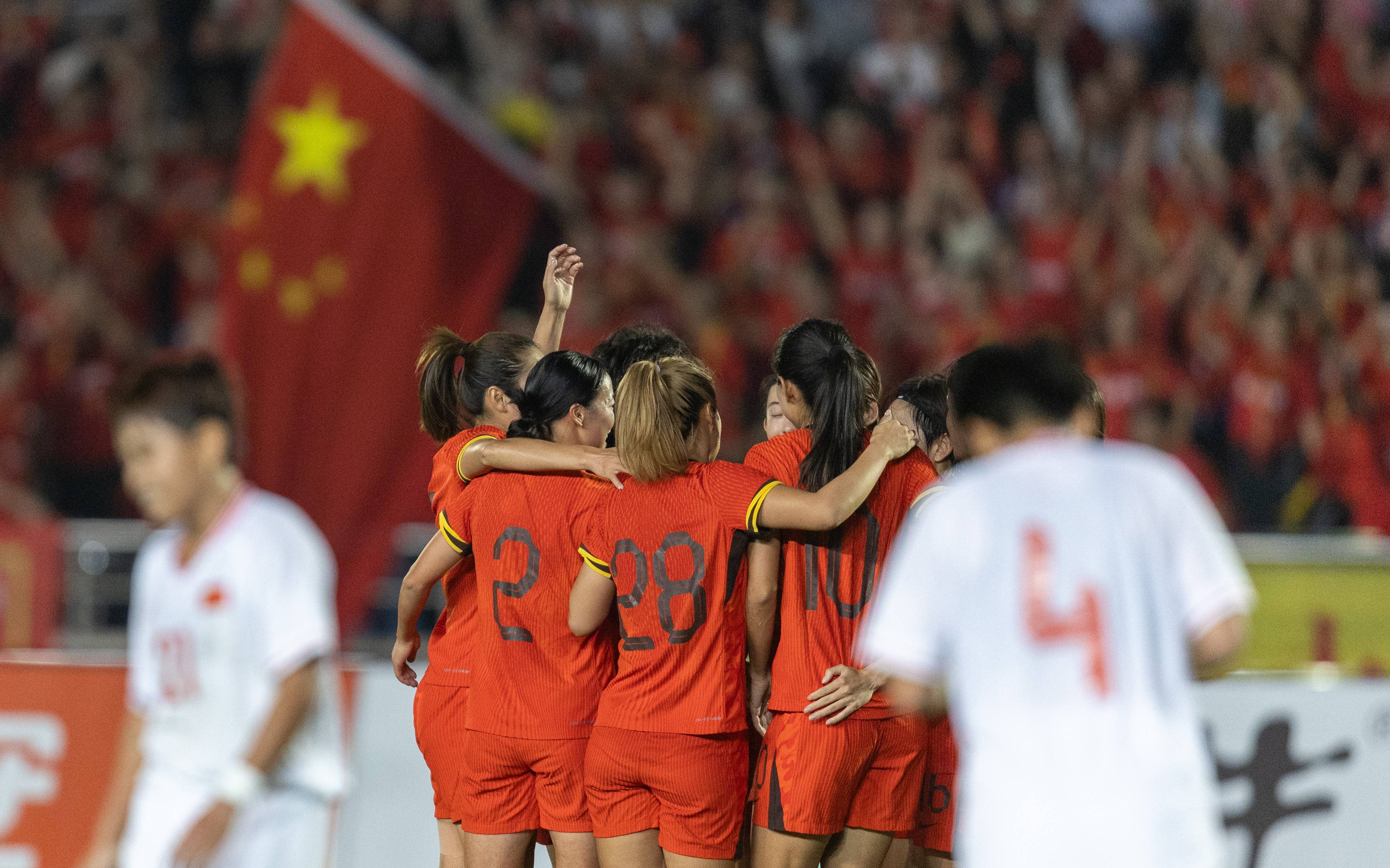关于亚洲女足锦标赛中，中国队员以绝佳球技获奖的信息