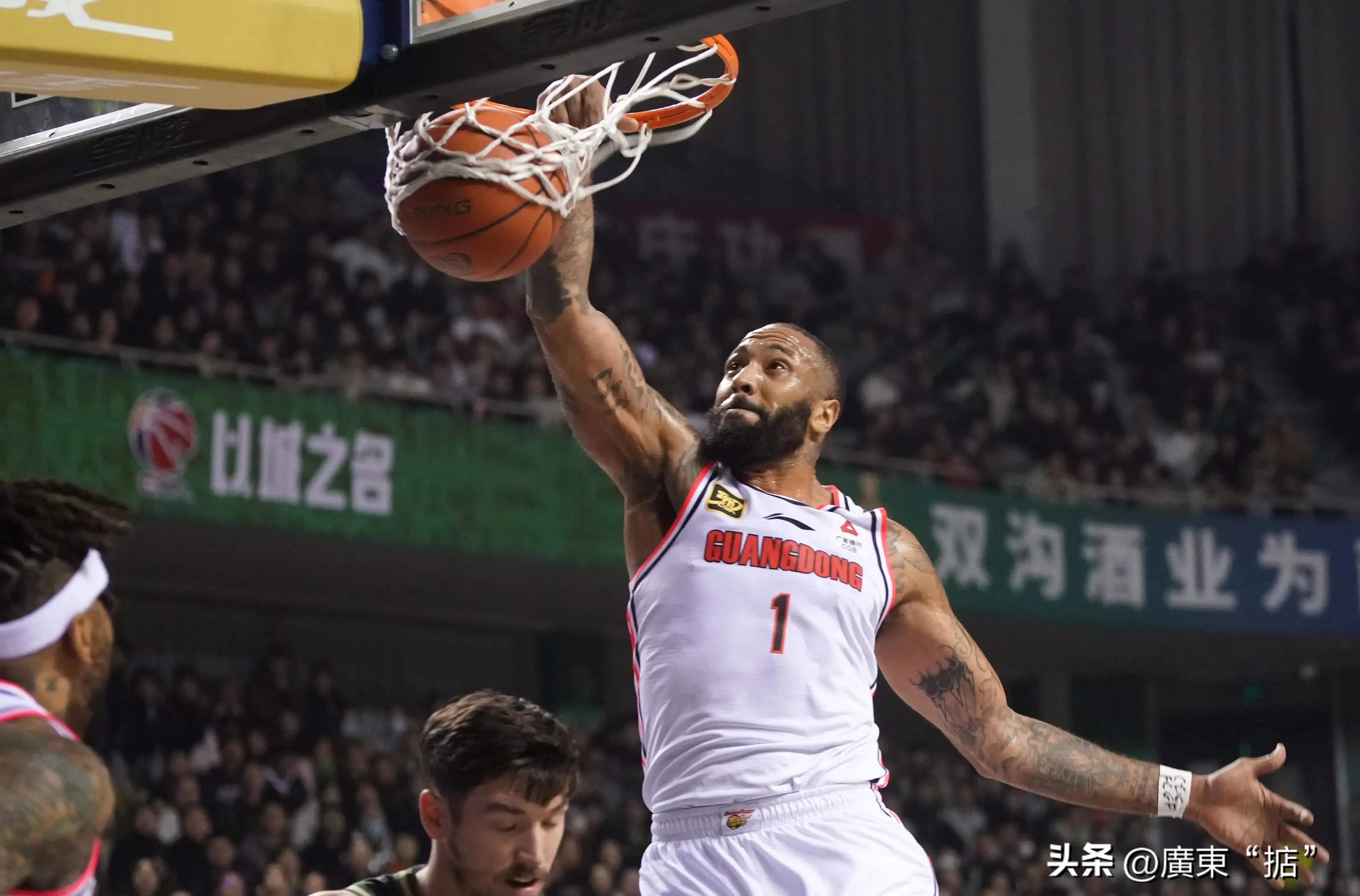 内线进攻策略明确，球队在篮下表现出色的简单介绍