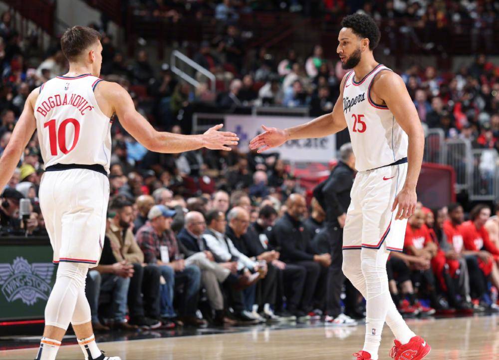 篮网B队绝地反击土耳其男篮，伦纳德送出助攻的简单介绍