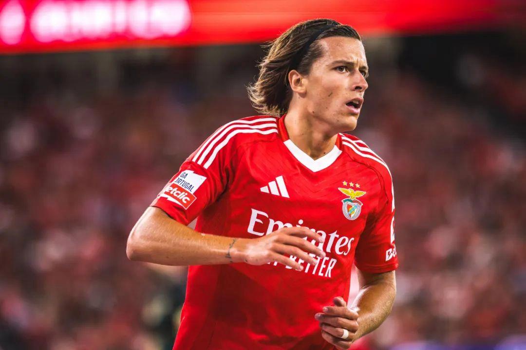 关于罗马横扫曼联，内马尔爆发神勇的信息