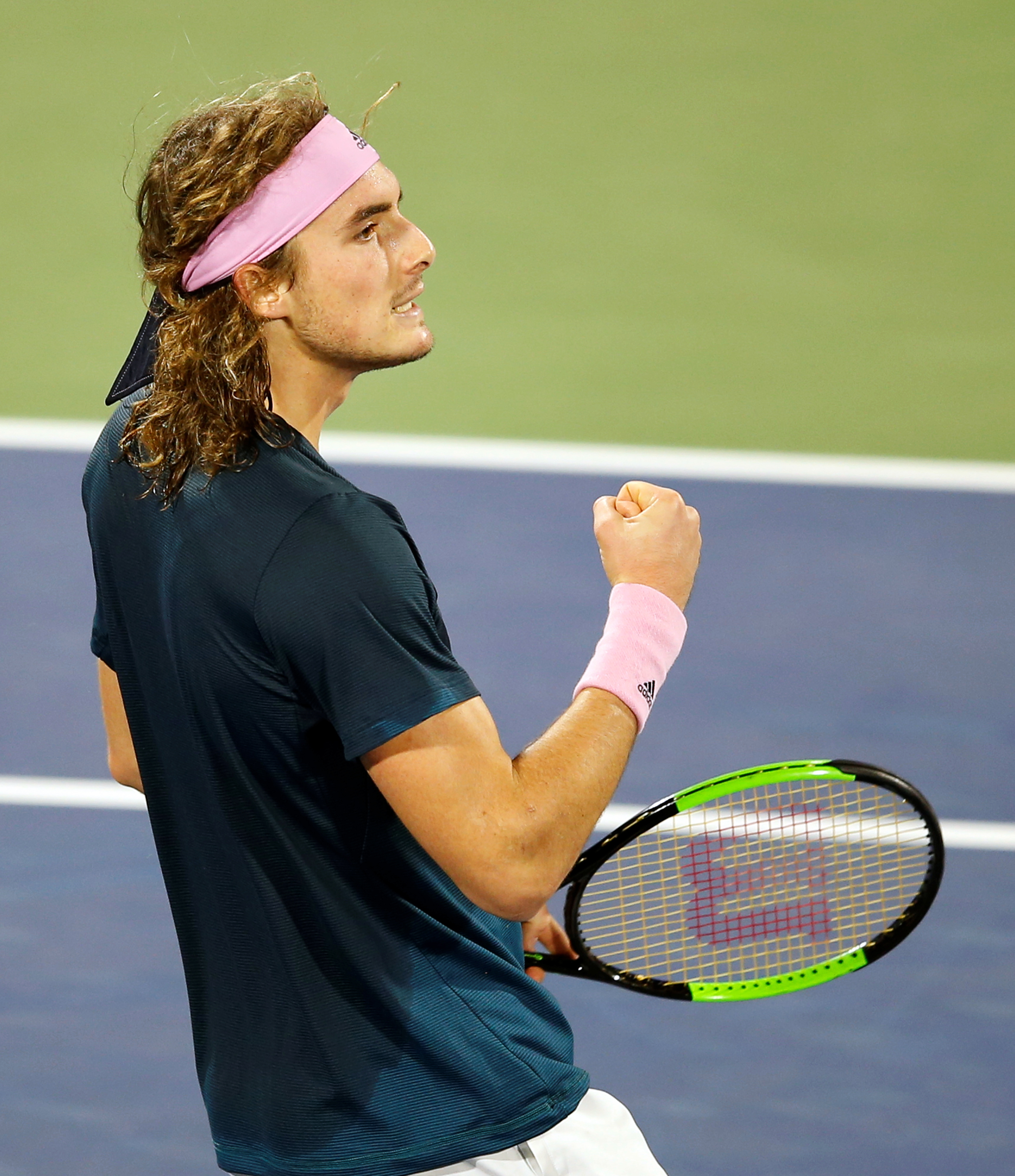 英国网球队翻盘世界网球队，西西帕斯统治全场的简单介绍